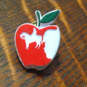 🍎 Johnny Appleseed Vintage Lapel Pin
